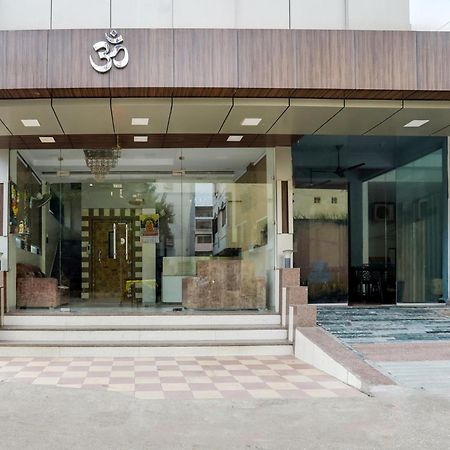 Super Hotel O Palkhi Road Near Sai Baba Temple Formerly Netra Sai Shirdi Extérieur photo