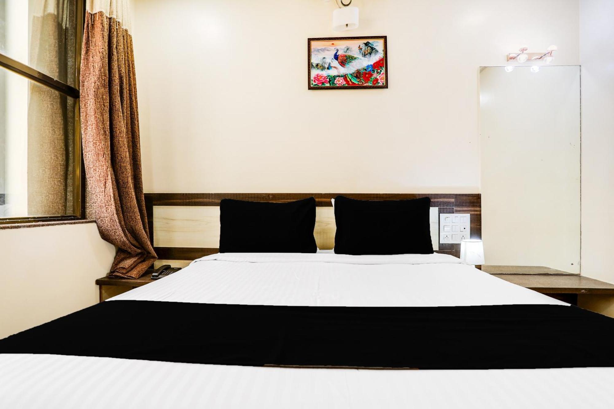 Super Hotel O Palkhi Road Near Sai Baba Temple Formerly Netra Sai Shirdi Extérieur photo