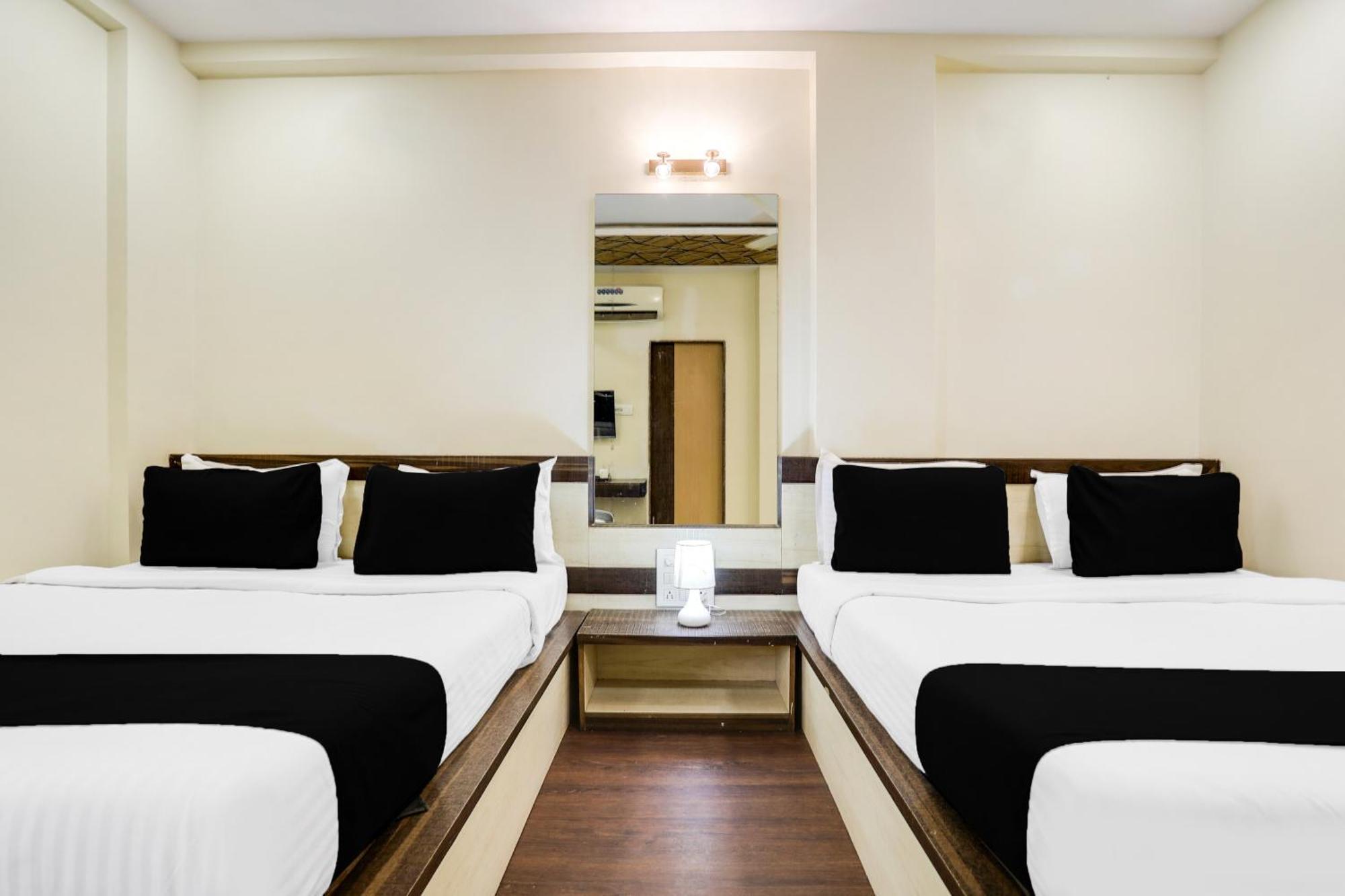 Super Hotel O Palkhi Road Near Sai Baba Temple Formerly Netra Sai Shirdi Extérieur photo