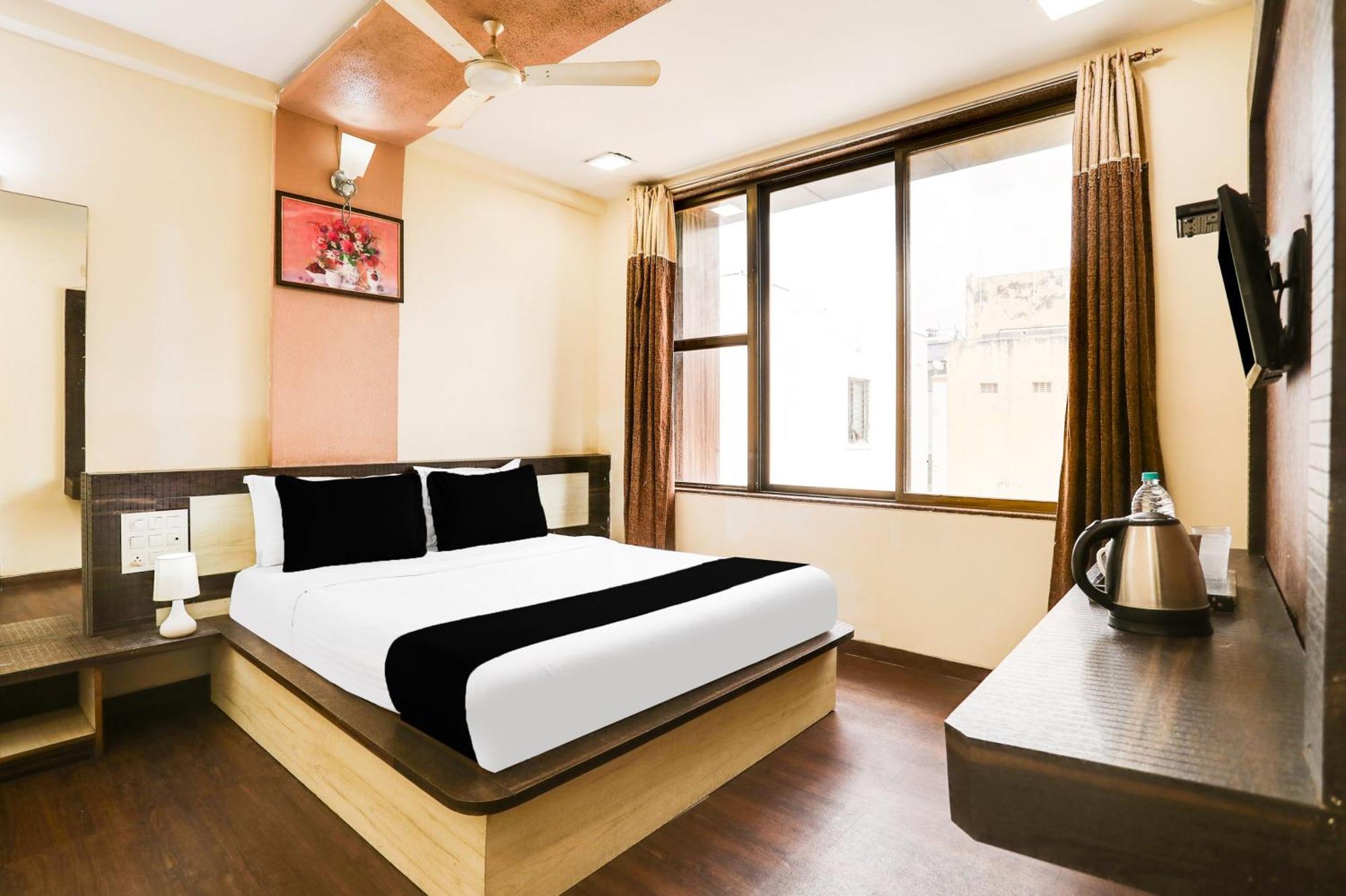 Super Hotel O Palkhi Road Near Sai Baba Temple Formerly Netra Sai Shirdi Extérieur photo