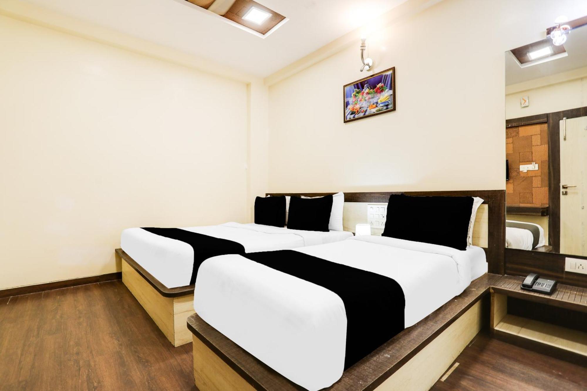 Super Hotel O Palkhi Road Near Sai Baba Temple Formerly Netra Sai Shirdi Extérieur photo