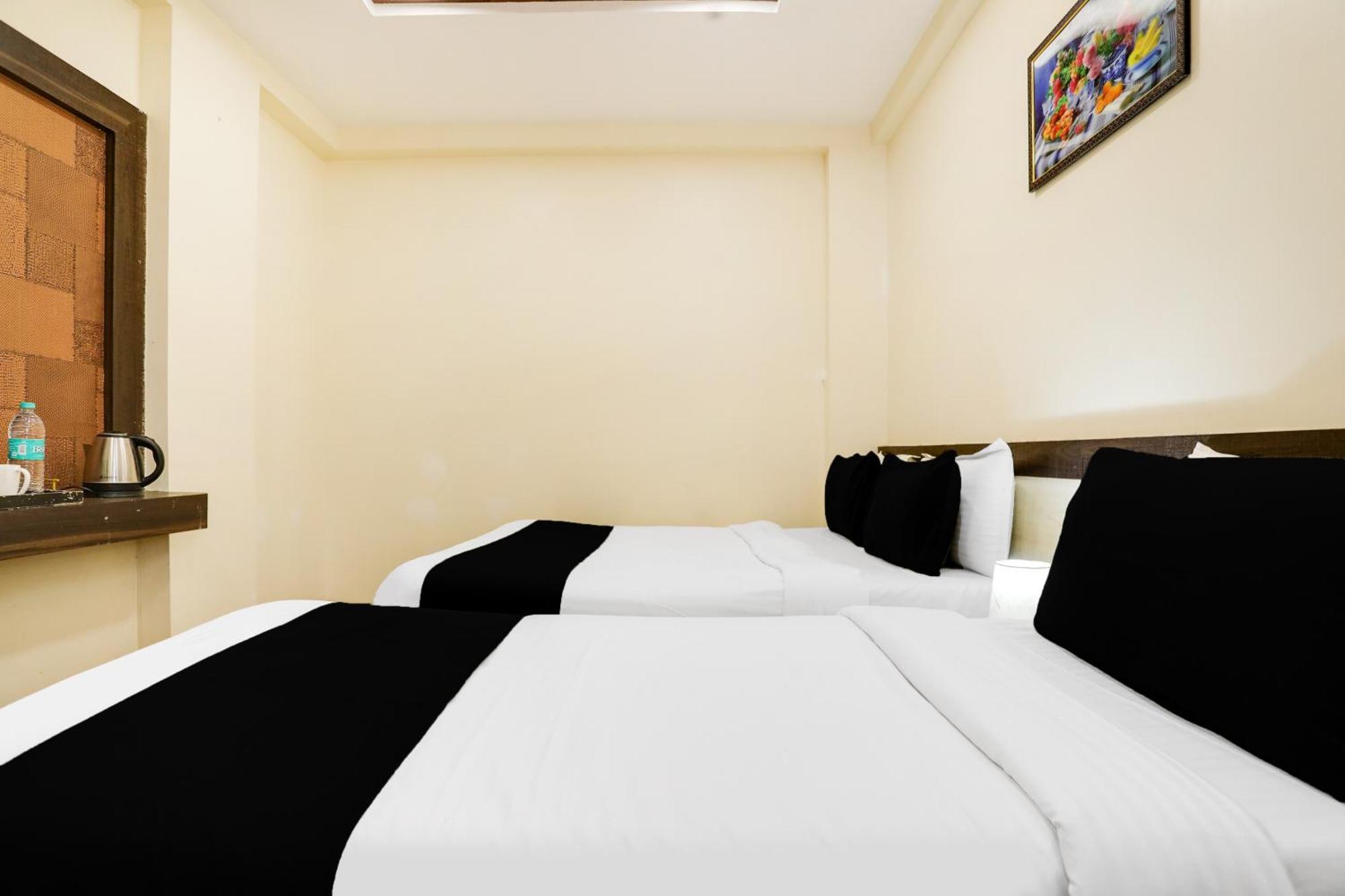 Super Hotel O Palkhi Road Near Sai Baba Temple Formerly Netra Sai Shirdi Extérieur photo