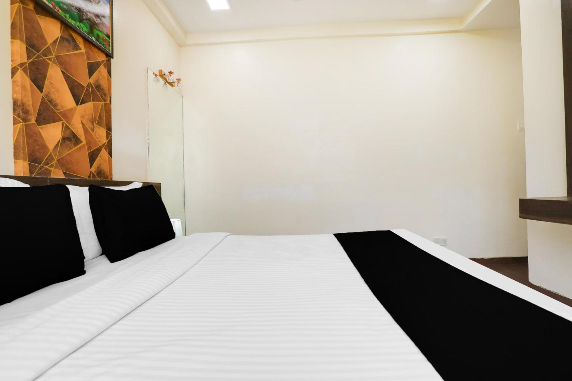 Super Hotel O Palkhi Road Near Sai Baba Temple Formerly Netra Sai Shirdi Extérieur photo