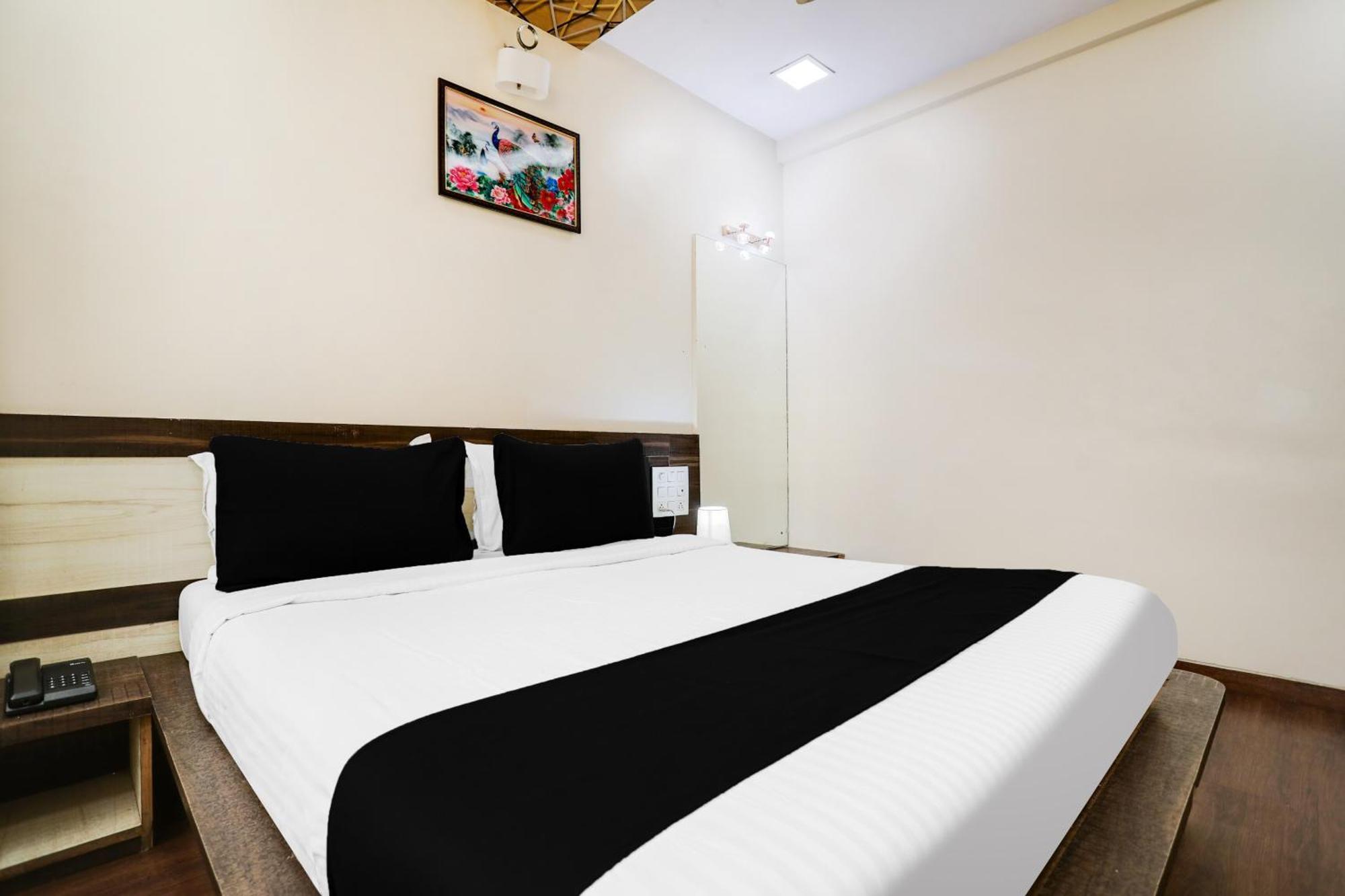 Super Hotel O Palkhi Road Near Sai Baba Temple Formerly Netra Sai Shirdi Extérieur photo