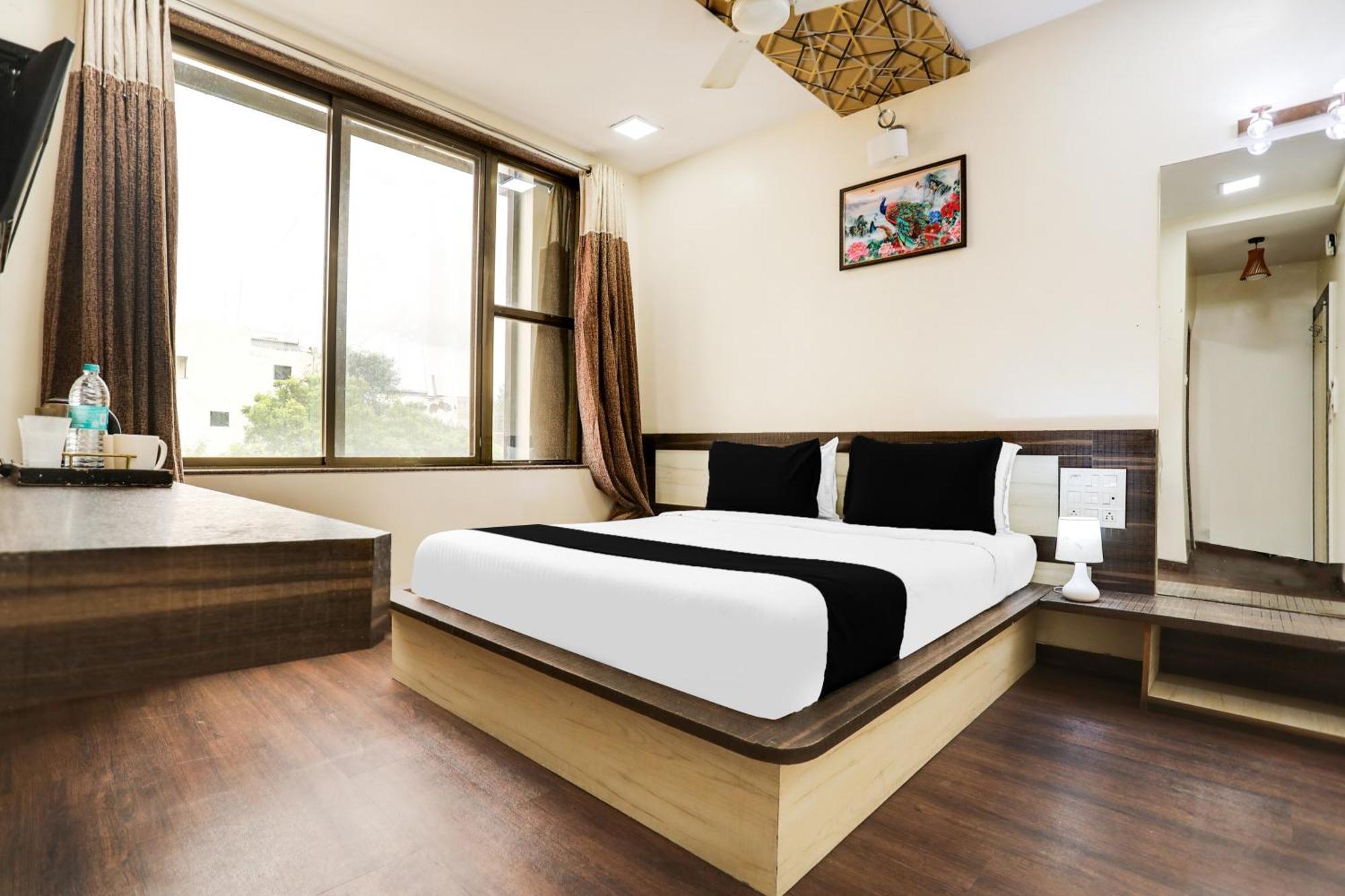 Super Hotel O Palkhi Road Near Sai Baba Temple Formerly Netra Sai Shirdi Extérieur photo