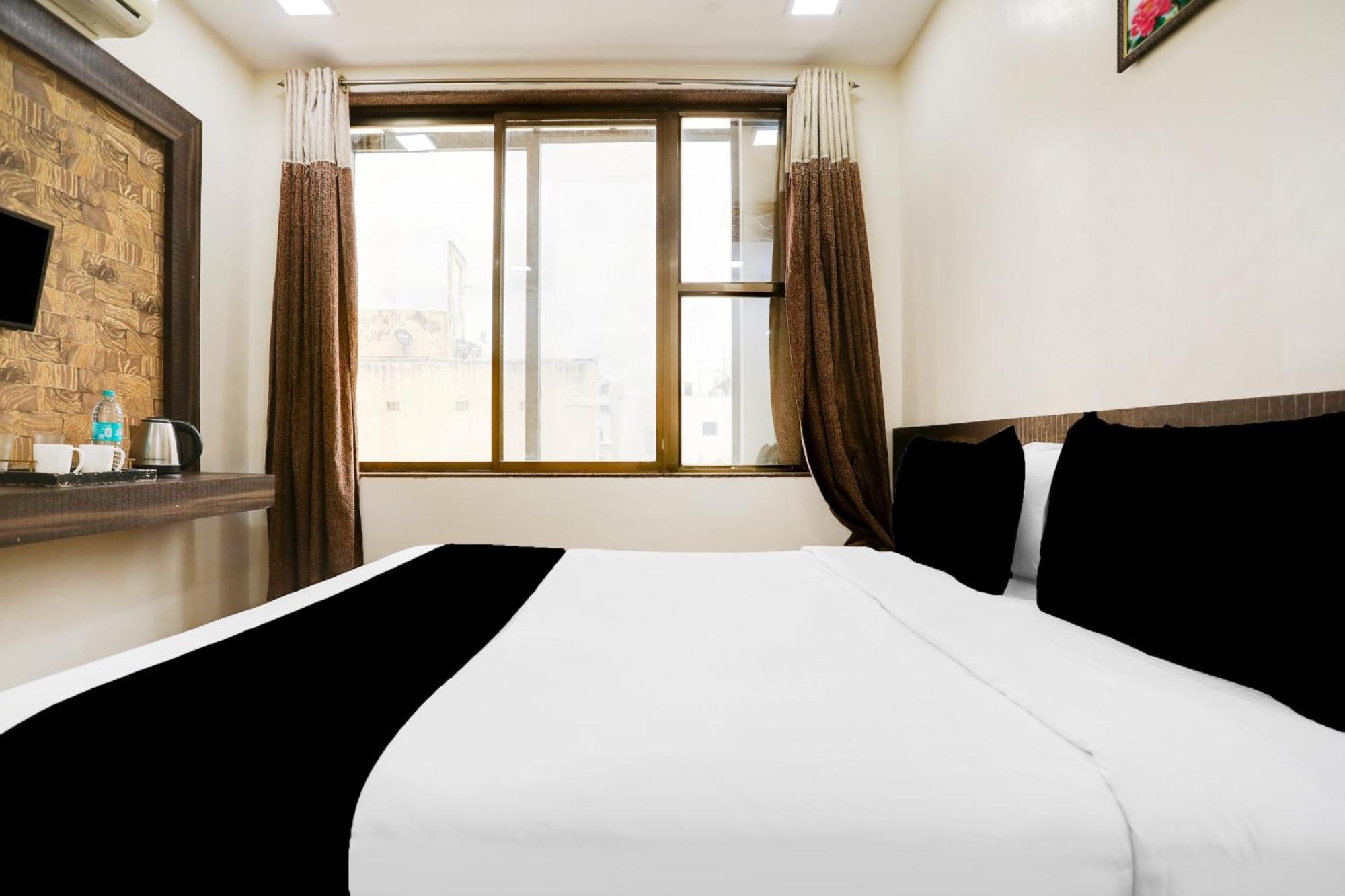 Super Hotel O Palkhi Road Near Sai Baba Temple Formerly Netra Sai Shirdi Extérieur photo